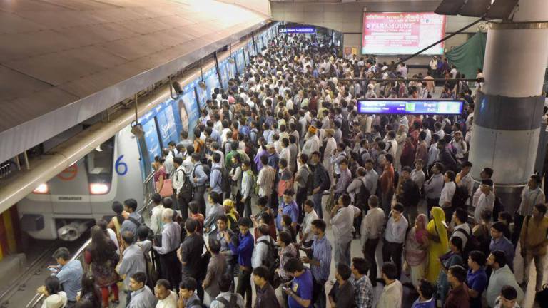 हमारे पास जल का कोई साधन इसलिए यात्रियों को मुफ्त पानी नहीं दे सकते: दिल्ली मेट्रो