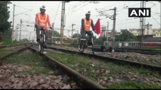 3,000 रुपये की लागत से उत्तर मध्य रेलवे के प्रयागराज डिवीजन द्वारा निरीक्षण कर्मचारियों के लिए एक ट्रैक साइकिल बनाया गया