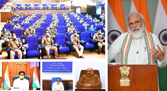 प्रधानमंत्री ने आईपीएस प्रशिक्षुओं के साथ बातचीत की - अपनी खाकी वर्दी का सम्मान हमेशा बनाए रखें: पीएम