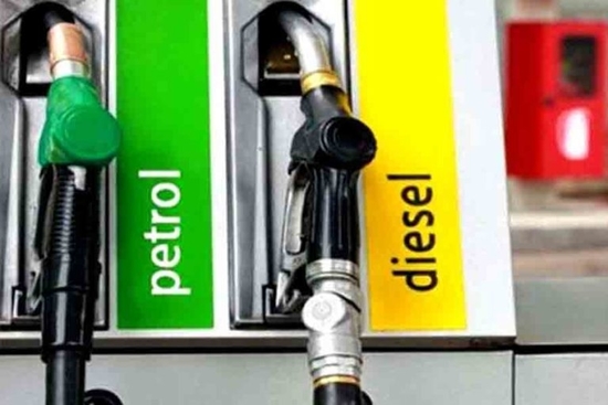 पेट्रोलियम और प्राकृतिक गैस मंत्रालय ने पेट्रोल और डीजल के थोक और खुदरा विपणन का अधिकार देने के नियमों को सरल बनाया