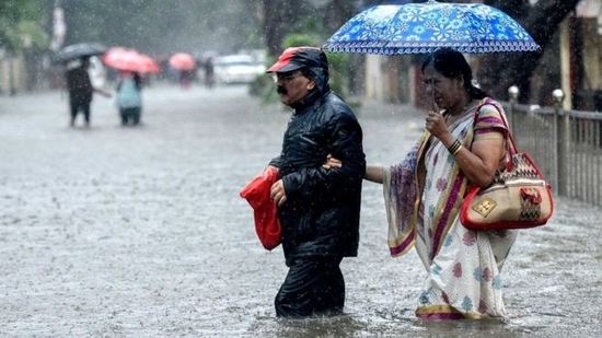 महाराष्ट्र में भारी बारिश की वजह से दीवार गिरने की तीन अलग-अलग घटनाओं में 24 लोगों की मौत!