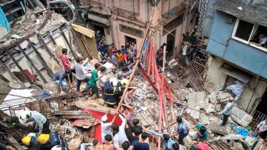 अत्यधिक दुःखद समाचार: मुंबई में चार मंजिला ईमारत गिरी - 12 की मौत और 28 से अधिक लोग दबे