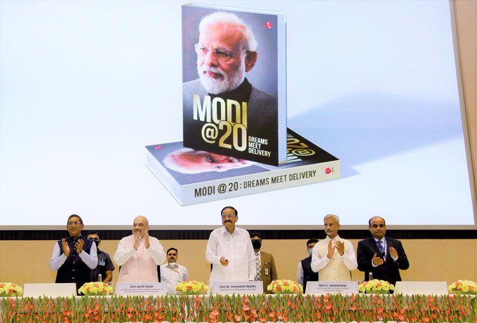 दिग्गज हस्तियों ने 'मोदी@20: ड्रीम्स मीट डिलीवरी' पुस्तक में अपने-अपने अध्यायों के बारे में चर्चा की: प्रधानमंत्री कार्यालय 