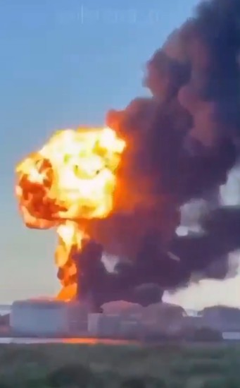 IRGC न्यूज़_IRAN_ब्रेकिंग: ईरान ने इज़राइल की सबसे बड़ी तेल रिफ़ाइनरी पर हमला किया।