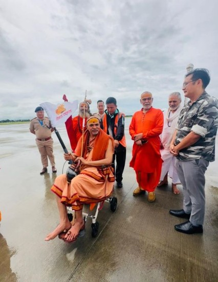 अरुणाचल प्रदेश की राजधानी ईटानगर में गोप्रतिष्ठा ध्वज फहराया ज्योतिष्पीठाधीश्वर जगद्गुरु शङ्कराचार्य स्वामिश्रीः अविमुक्तेश्वरानन्दः सरस्वती '१००८' जी महाराज ने