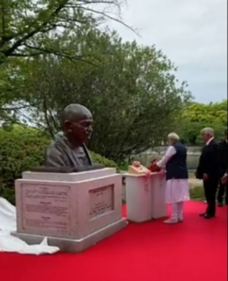 प्रधानमंत्री ने हिरोशिमा में महात्मा गांधी की प्रतिमा का अनावरण किया: प्रधानमंत्री कार्यालय