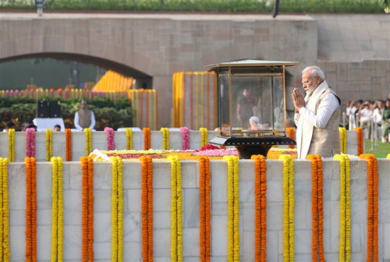 प्रधानमंत्री ने गांधी जयंती के अवसर पर नागरिकों को शुभकामनाएं दीं:  प्रधानमंत्री कार्यालय 