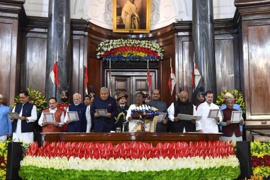 राष्ट्रपति ने संविधान अंगीकार किए जाने के 75 वर्ष पूर्ण होने के समारोह को संबोधित किया